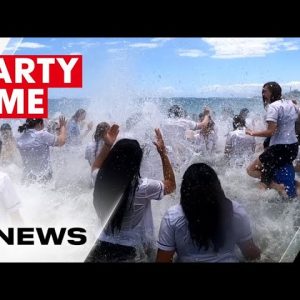 Queensland's Year 12 students celebrate last day at school | 7NEWS