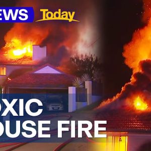 Brisbane house fire releases toxic smoke into the air | 9 News Australia